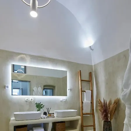 Hotel U & Me Fira (Santorini)
