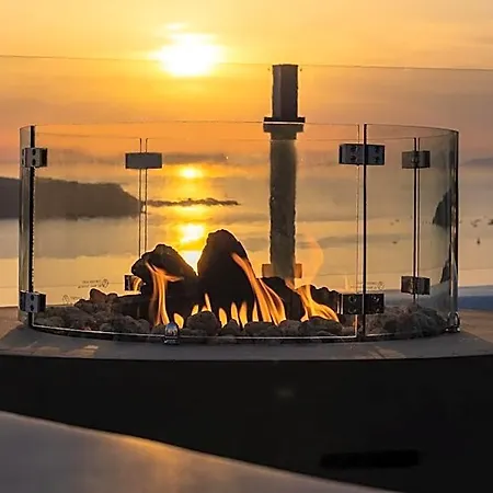 U & Me * Fira (Santorini)