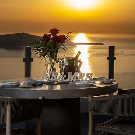 ホテル U & Me サントリーニ