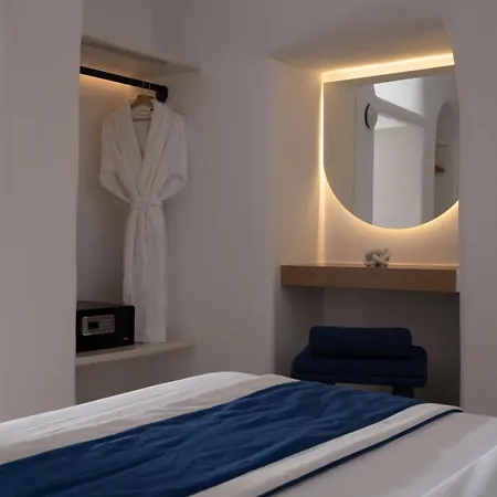 U & Me Hotel Fira (Santorini)