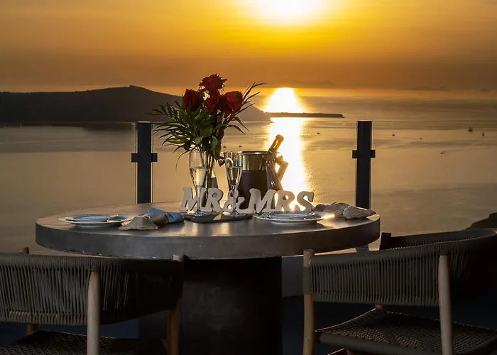 Hotel U & Me Fira (Santorini)