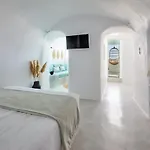 Otel U & Me Fira (Santorini)
