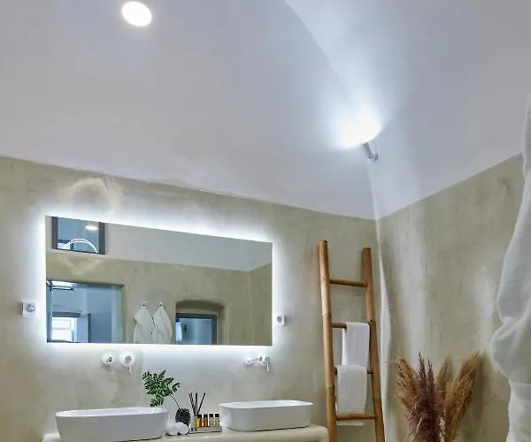 Hotel U & Me Fira (Santorini)